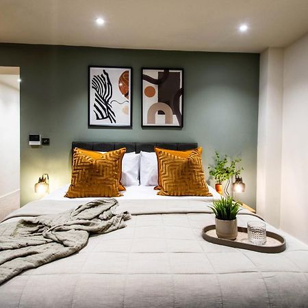 Thetford Hive Suites ภายนอก รูปภาพ