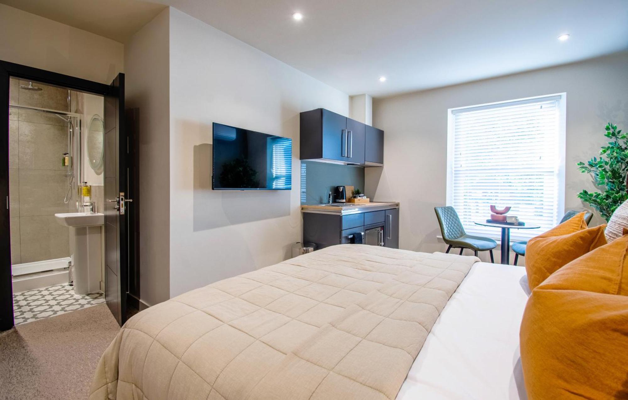 Thetford Hive Suites ภายนอก รูปภาพ